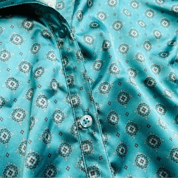 Croft & Barrow Green Printed Shiny Button Down Dress Shirt Top - Picture 8 of 10